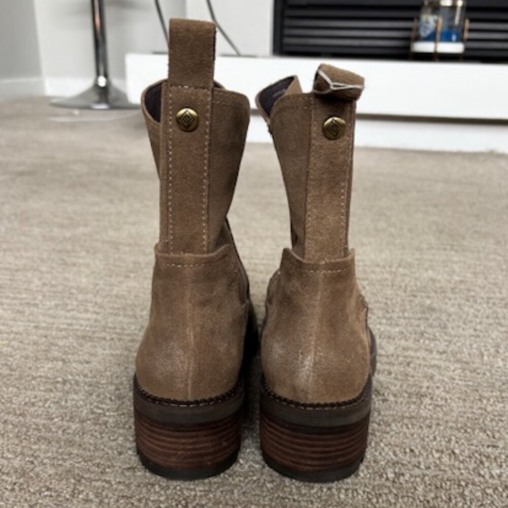 Donald Pliner Women's Suede Boots in Perfect Condition - Picture 5 of 6
